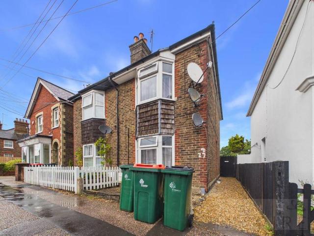 Hazelwick Road, Crawley RH10 1 bed flat to rent £1,200 pcm £277 pw