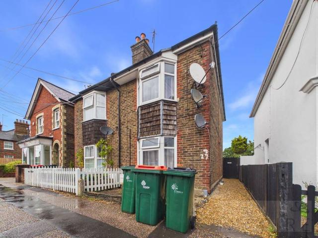 Hazelwick Road, Crawley RH10, 1 bed flat to rent, £1,200 pcm | PrimeLocation