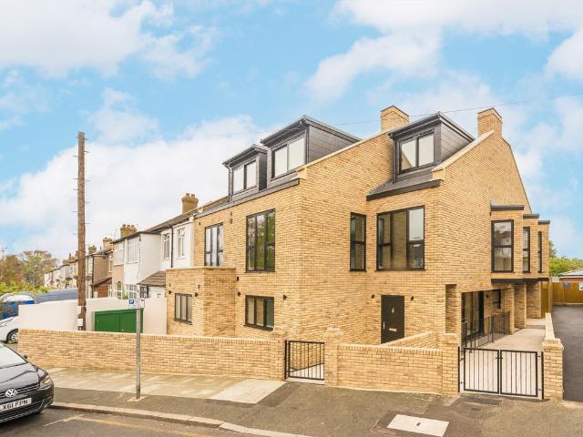 Hazelwood Avenue, Morden SM4, 1 bed flat to rent, £2,000 pcm | PrimeLocation