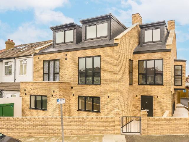 Hazelwood Avenue, Morden SM4, 2 bed flat to rent, £2,450 pcm | PrimeLocation