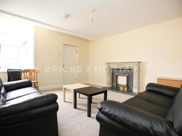 Hazelwood Avenue, Newcastle Upon Tyne. 6 bed flat to rent £4,030 pcm £930 pw