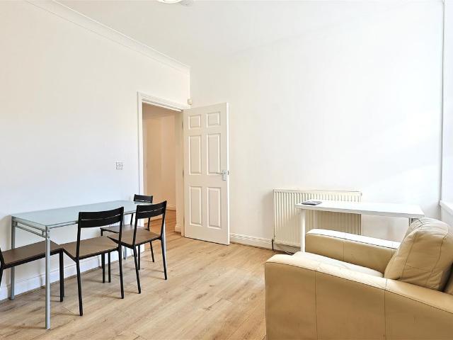 Hazelwood Avenue, Jesmond, Newcastle Upon Tyne NE2, 3 bed flat to rent, £1,872 pcm | PrimeLocation