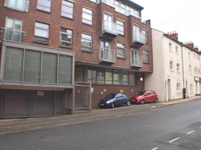 Hazelwood Road, Northampton, NN1 2 bed flat to rent £1,050 pcm £242 pw