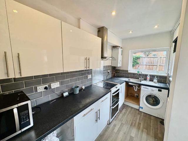 Hazelwood Road, Nottingham NG7, 2 bed property to rent, £950 pcm | PrimeLocation