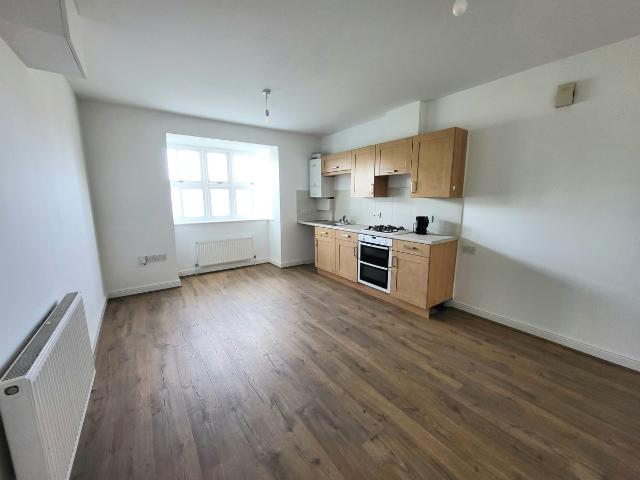 Hazelwood, Radstock BA3, 2 bed flat to rent, £1,100 pcm | PrimeLocation