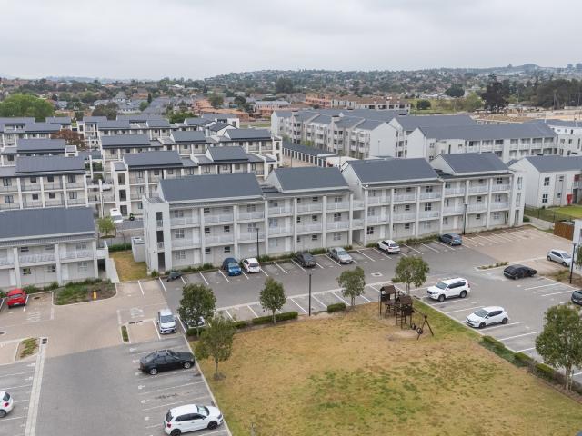 Hazendal Apartment 2 Bed 1 Bath Available 1 November 2026