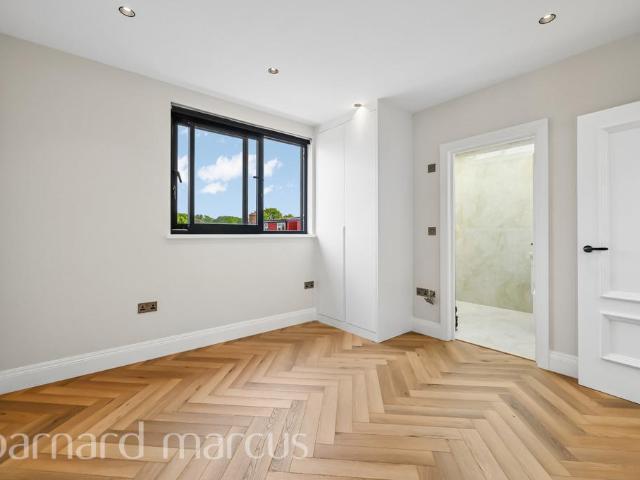 Hazlewood Avenue, Morden 1 bed apartment to rent £2,000 pcm £462 pw