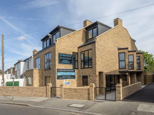 Hazlewood Avenue, Morden, SM4 1 bed flat to rent £2,200 pcm £508 pw
