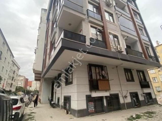 Haznedar'da Kiralık 1+1 Daire, 50m², Yeni Bina, Bahçe Katı