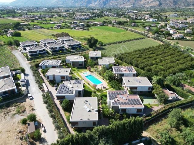Hb'den 4+1 Satılık Villa, Kardeşköy'de Site İçi Havuzlu Müstakil