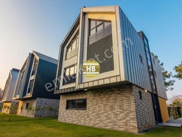 Hb'den 5+1 Satılık Villa, 385 M², Bahçeli, Tam Müstakil Tripleks