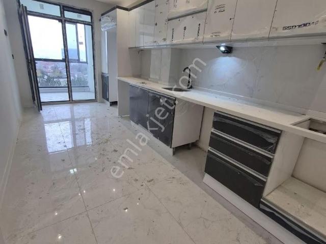 Hg 179 Çamlıca Mah. Önü Açık Birlik Cd. 3+1 Daireler