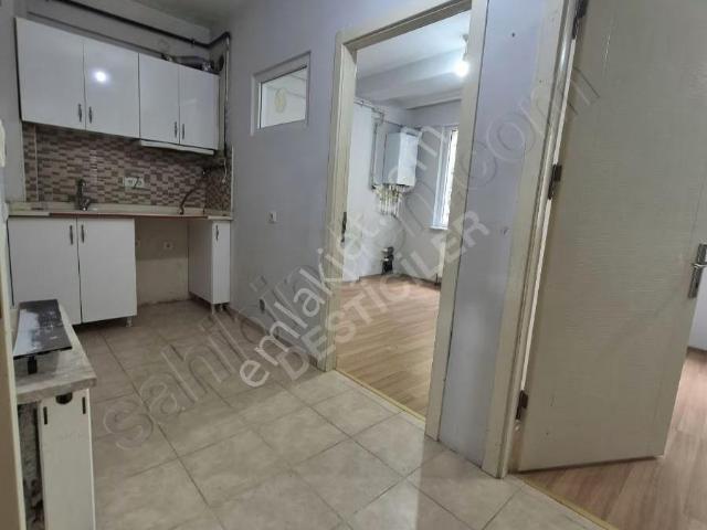 Hg 251 Sütlüce Mah. Anadolu Üni. Cuma Kapısı Yakını 1+1 Apart