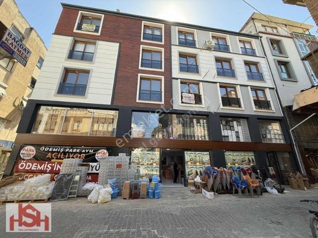 Hem Ofis,hem Daire.çarşının Göbeğin'de İki Sokağa'da Hâkim