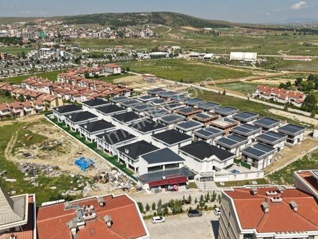 Hem Yatırımlık Hem Lüks: Özel Isıtmalı Havuzlu Termal Villa !