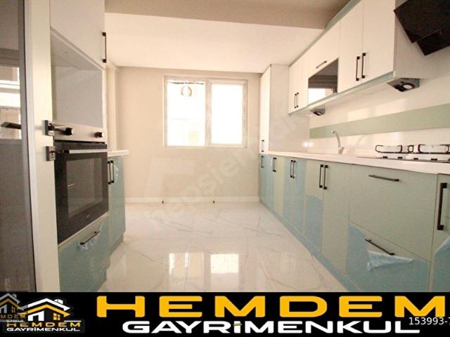 HEMDEM GAYRİMENKUL'DEN YENİKENT 29 EKİM'DE YENİ SIFIR BİNADA ASANSÖRLÜ ARAKATTA 3+1 SATILIK DAİRE