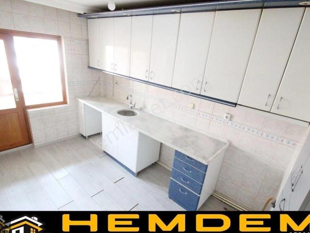 Hemdem Gayrimenkul'den Ayvalı'da Full Yapılı Teraslı 5+1 Satılık Daire