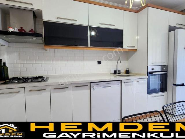 Hemdem Gayrimenkul'den Ayyıldız'da Ara Katta Site İçi Ön Cephe 3+1 Satılık Daire