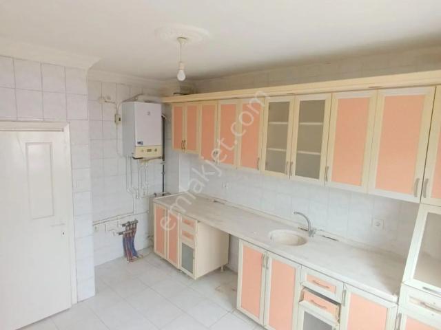 Hemdem Gayrimenkul'den Topçu'da 14.cadde Üzeri Ön Cephe 3+1 Kiralık Daire