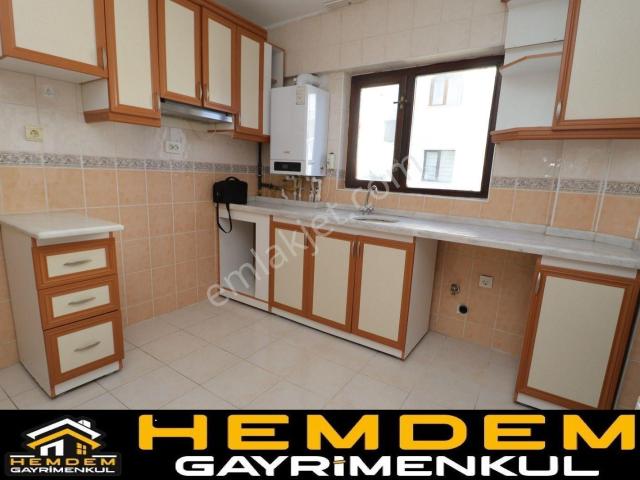 Hemdem Gayrimenkul'den Topçu'da Ahimesut Bulvar Yanı Site İçi Arakat Ön Cephe 3+1 Kiralık Daire