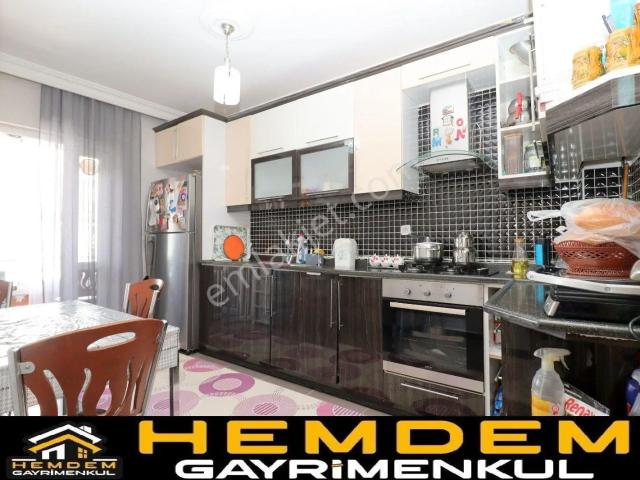 Hemdem Gayrimenkul'den Topçu'da Asansörlü Full Yapılı Ön Cephe 2+1 Satılık Daire