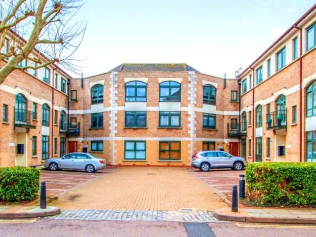 Hemel Hempstead HP3 2 bed flat to rent £1,600 pcm £369 pw