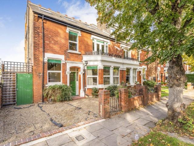 Hemington Avenue Barnet N11 5 bed end of terrace house to rent £6,000 pcm £1,385 pw