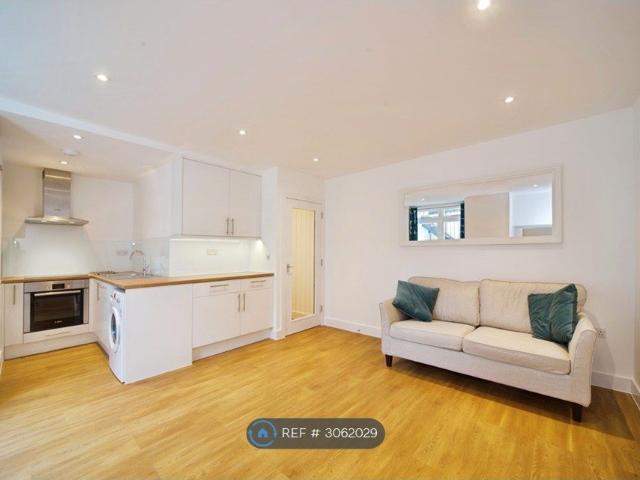 Hemingford Road, Islington N1, 1 bed flat to rent, £2,400 pcm | PrimeLocation