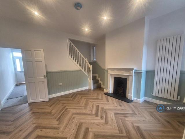 Hempshaw Lane, Stockport, SK1 2 bed semi detached house to rent £1,300 pcm £300 pw