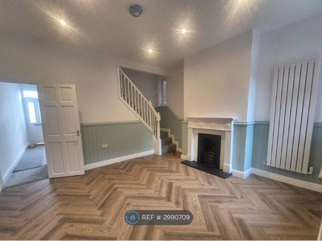 Hempshaw Lane, Stockport SK1, 2 bed semi detached house to rent, £1,300 pcm | PrimeLocation