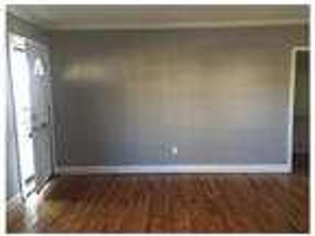 Hempstead Luxurious 1 + 1. Parking Available!