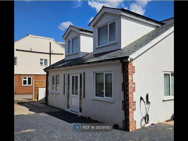 Hempstead Road, Kings Langley WD4, 5 bed bungalow to rent, £3,500 pcm | PrimeLocation