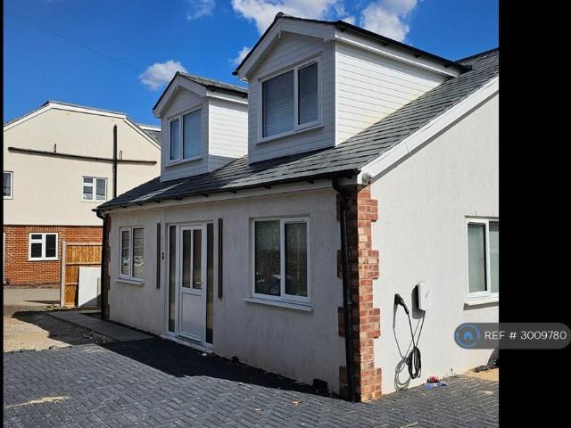 Hempstead Road, Kings Langley, WD4 5 bed bungalow to rent £3,600 pcm £831 pw
