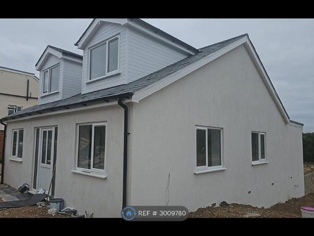 Hempstead Road, Kings Langley WD4, 5 bed bungalow to rent, £3,600 pcm | PrimeLocation