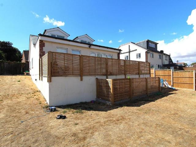 Hempstead Road, Kings Langley WD4 5 bed detached house to rent £3,600 pcm £831 pw