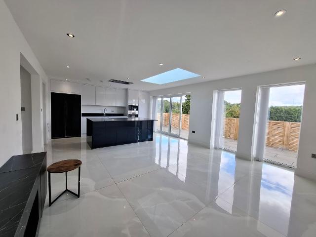 Hempstead Road, Kings Langley WD4, 5 bed property to rent, £3,400 pcm | PrimeLocation