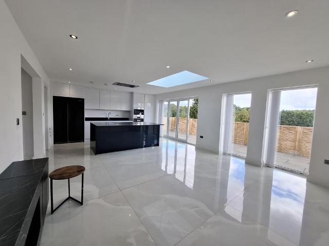 Hempstead Road, KINGS LANGLEY 5 bed house to rent £3,600 pcm £831 pw