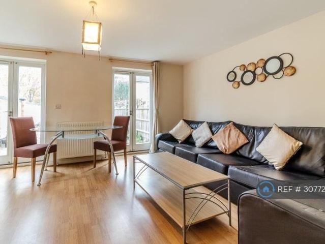 Hemsley Road, Kings Langley, WD4 1 bed in a house share to rent £710 pcm £164 pw