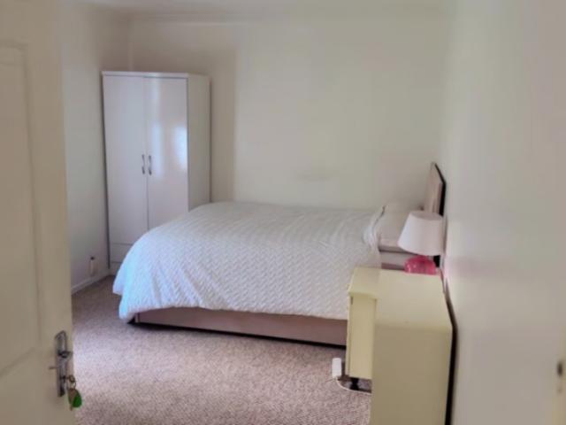 Henty Close, Crawley RH11 1 bed in a house share to rent £730 pcm £168 pw