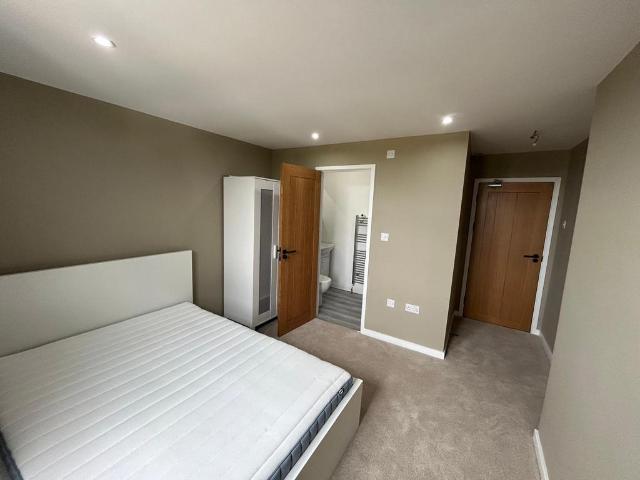 Henwick Road 2 bed flat to rent £1,690 pcm £390 pw