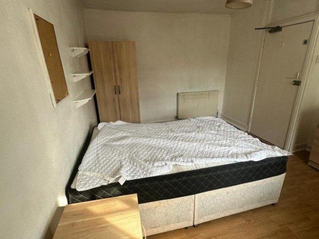 Henwick Road 8 bed flat to rent £4,304 pcm £993 pw