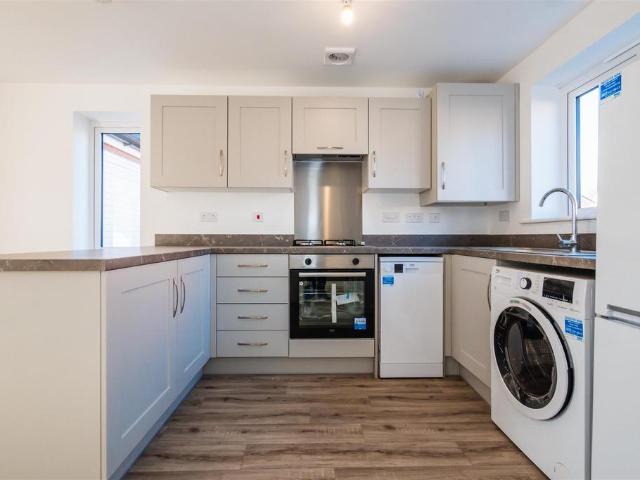 Henwood Close, Middlesbrough, TS5 3 bed semi detached house to rent £995 pcm £230 pw