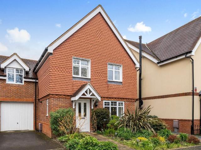 Henwood Grove, Clanfield, Waterlooville, Hampshire PO8, 4 bed detached house to rent, £1,995 pcm | PrimeLocation