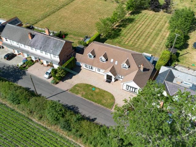 Henwood Lane, Solihull, B91 3 bed detached house to rent £6,500 pcm £1,500 pw