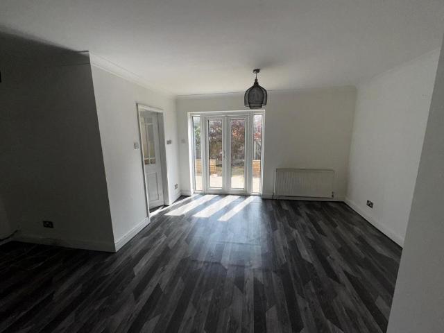 Henwood Road, Wolverhampton WV6 3 bed terraced house to rent £1,200 pcm £277 pw