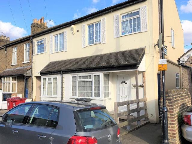 Hencroft Street North, Slough SL1, 1 bed flat to rent, £950 pcm | PrimeLocation