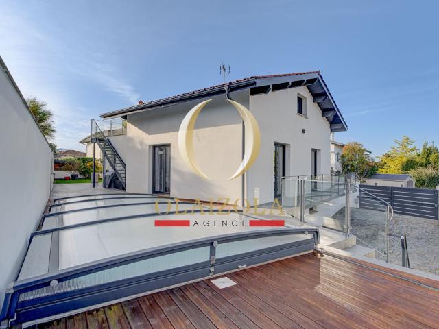 HENDAYE Maison contemporaine avec piscine chauffée et vue. 228m² Hendaye