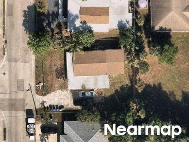 Henderson Ave