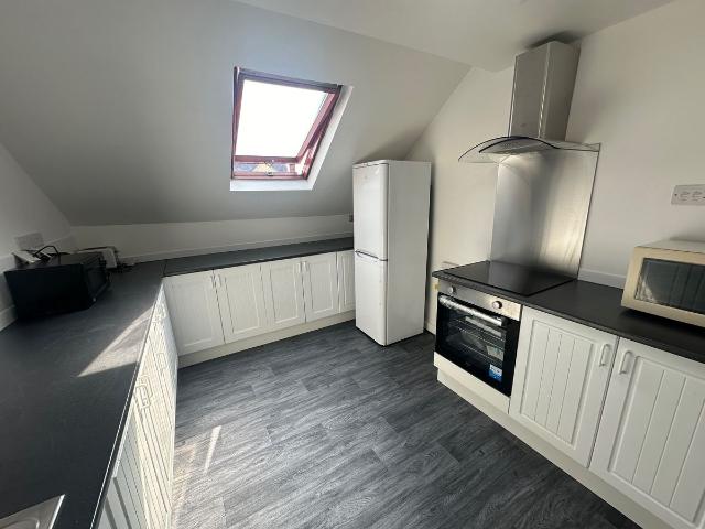 Henderson House, Nottingham NG17, Room to rent, £375 pcm | PrimeLocation
