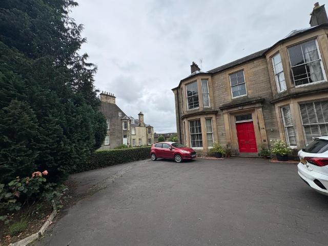 Henderson Street, Bridge of Allan. 3 bed maisonette to rent £1,950 pcm £450 pw
